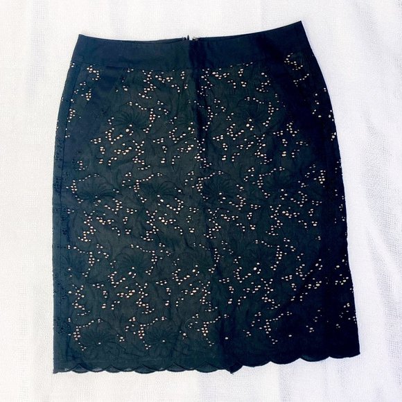 Eyelet Lace Black Pencil Skirt with Pockets EUC Midi Ann Taylor Brand - Picture 1 of 13